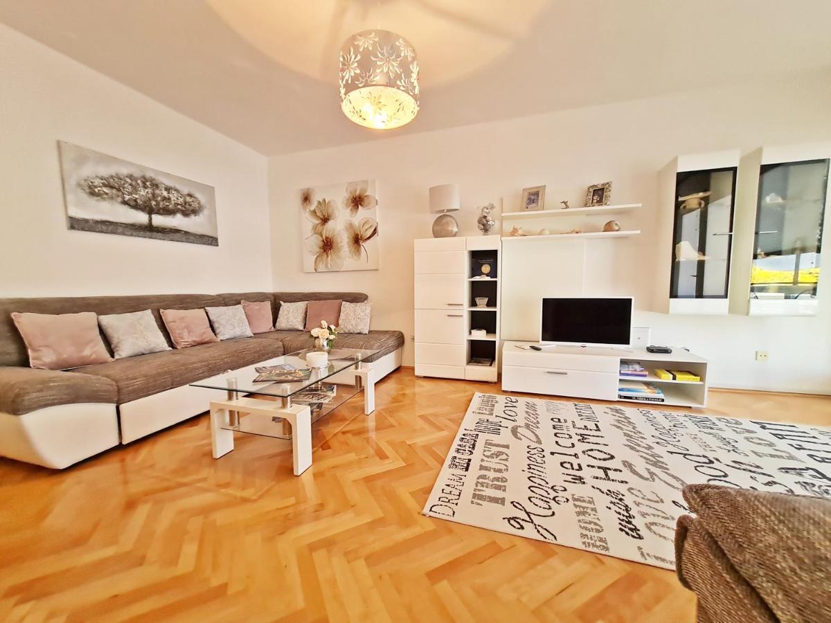 Beach Apartment Ivana Omiš Esterno foto