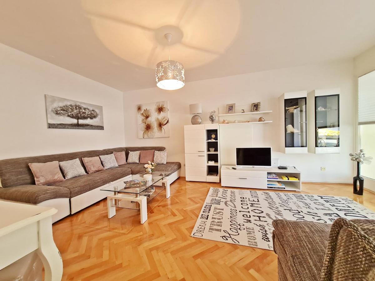 Beach Apartment Ivana Omiš Esterno foto