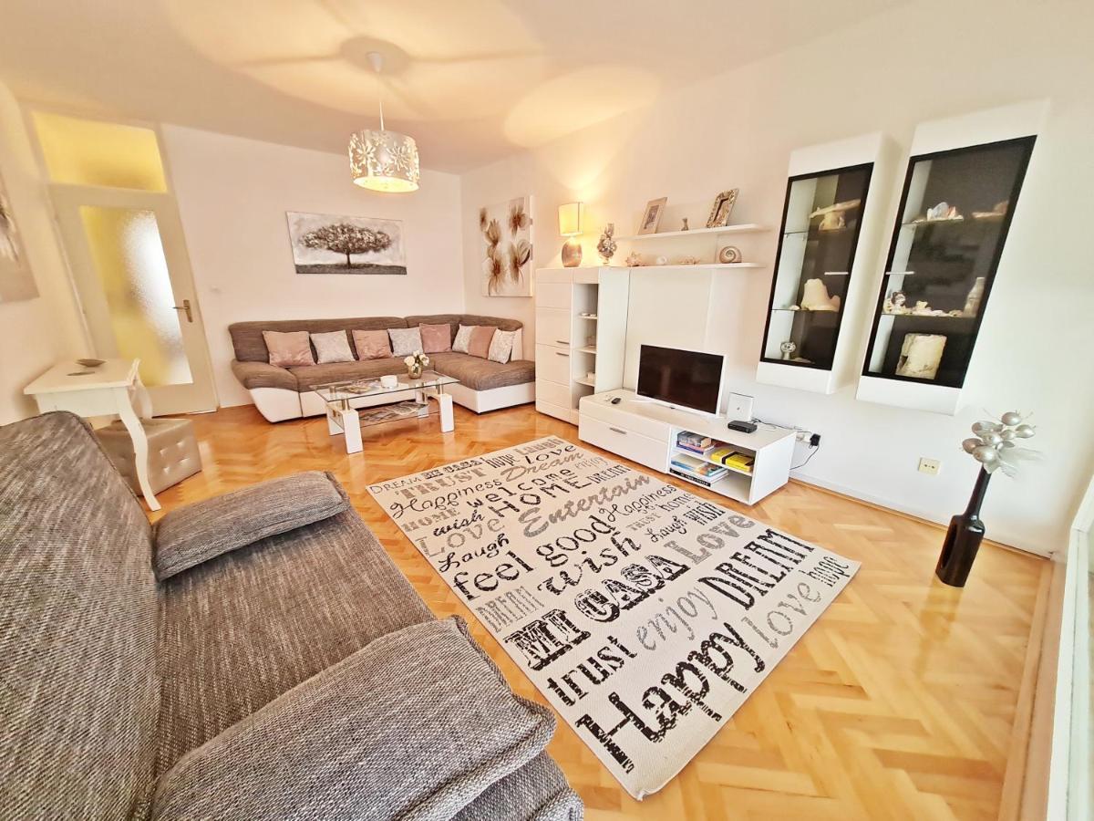 Beach Apartment Ivana Omiš Esterno foto