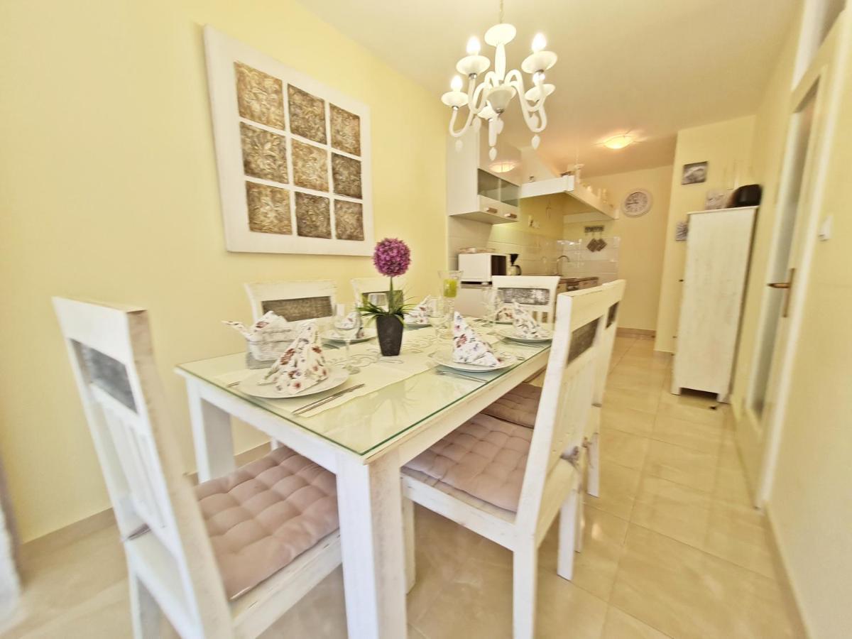 Beach Apartment Ivana Omiš Esterno foto