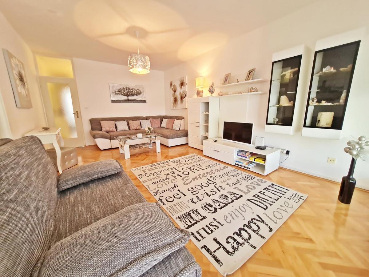 Beach Apartment Ivana Omiš Esterno foto