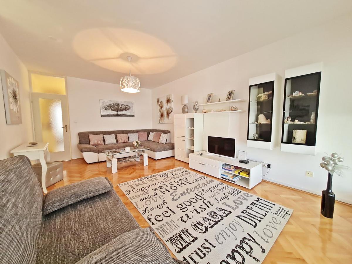 Beach Apartment Ivana Omiš Esterno foto