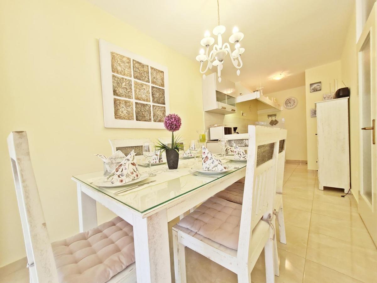 Beach Apartment Ivana Omiš Esterno foto