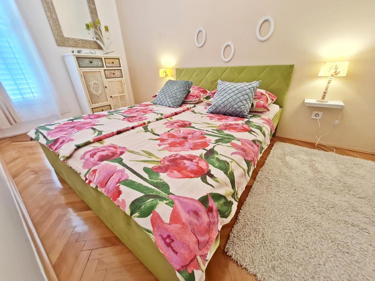 Beach Apartment Ivana Omiš Esterno foto