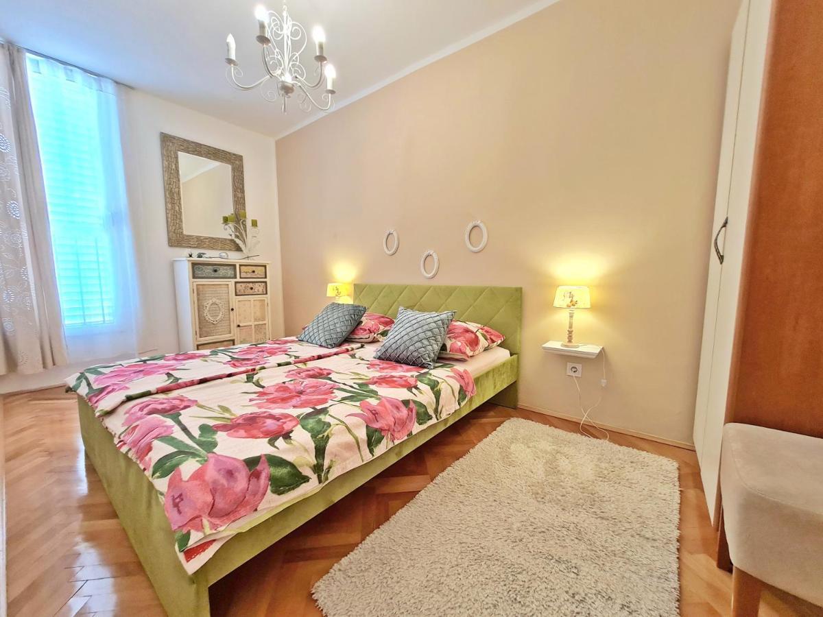 Beach Apartment Ivana Omiš Esterno foto